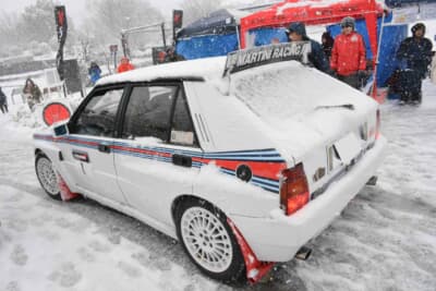 まさに「モンテカルロ・ラリー」を彷彿とさせる光景だ