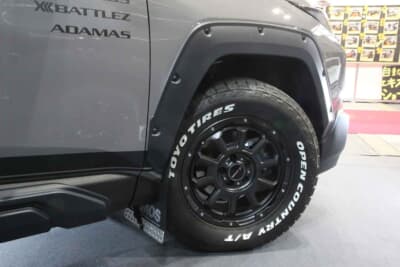 トヨタ RAV4：力強いスポークとメカニカルなビードロック風リムが精悍な17インチホイール、「アダマスBL5」も新型RAV4用サイズで新たに登場