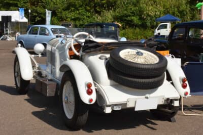 ゴジーSS：リアから見ると、切り詰められたショートホイールベースが強調される。スペアタイヤの積載方法まで実車に忠実だ