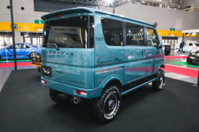 ボディカラーのデニムぶるーが映える