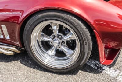 シボレー コルベットC3コンバーチブル：ブレーキは33スカイラインのブレンボキャリパーを流用している