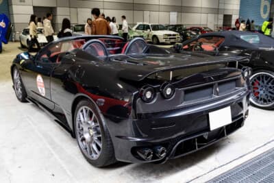 2008年式 フェラーリ F430スパイダー:オープンモデルならではのドラマチックなリアスタイル。V8エンジンが発する官能的なサウンドをダイレクトに浴びながら風と一体になる喜びはこのモデル最大の特権といえる