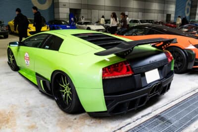 2005年式 ランボルギーニ ムルシエラゴ LP620:巨大なV12エンジンを背負う広大なリアクォーター。加速とともにせり上がるサイドエアインテークのギミックがある