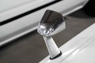 トヨタ セリカ カムリ 2000GT：オーナーが指の痛みに耐えながら磨き上げたフェンダーミラー。ウォータースポットひとつない鏡面仕上げだ