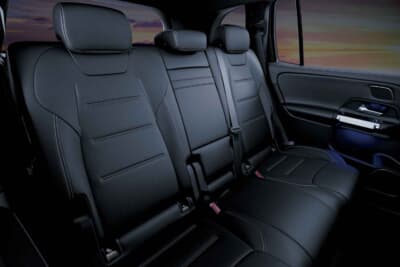 Mercedes-AMG GLB 35 4MATIC Final Edition：インテリアには本革ブラックシートを採用。スポーティかつシックなキャビンだ