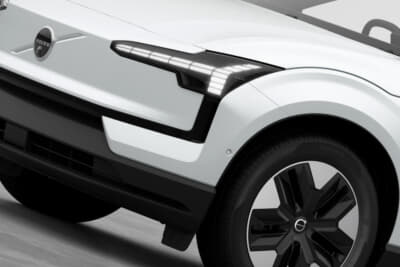 ボルボEX30 Plus Single Motor Selection：視認性に優れたLEDライトを採用した、シャープなフロントフェイス