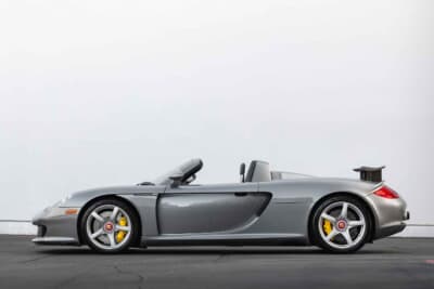 308万5000ドル（邦貨換算約4億8100万円）で落札されたポルシェ「カレラGT」（C）Courtesy of RM Sotheby's