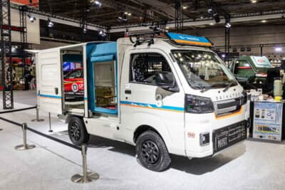 ダイハツ ハイゼットトラック ジャンボ EXTEND3：アースカラーのベージュを纏った「EXTEND3」。バックパックを背負ったような力強い佇まいだ