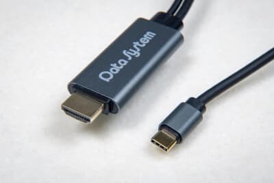 ミラーリングHDIM変換ケーブルAV004：タイプC側をスマートフォンに接続して、HDMIでUSBKITに接続することでミラーリングが可能となる