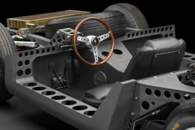 ラック・アンド・ピニオン式のステアリングなど、こちらも当時のレーシングカーそのものともいえる構成だった