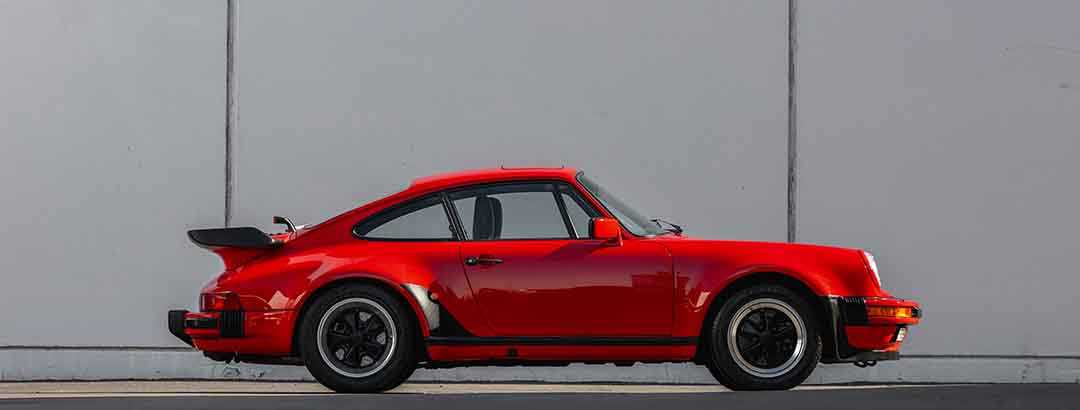 完璧な整備記録で走行わずか1.2万kmの1987年ポルシェ「911ターボ」が3700万円超！