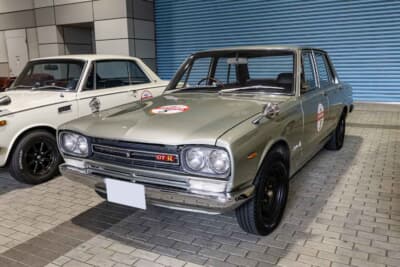 1969年式 ニッサン スカイライン GT-R:伝説の始まりである4ドアセダンのPGC10型。レーシングマシン直系のS20型エンジンを搭載する