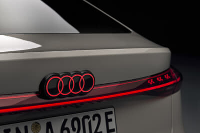 アウディA6 e-tron：専用開発のアルゴリズムによって多彩なライトシグネチャーを瞬時に展開。8タイプの点灯パターンに切り替える