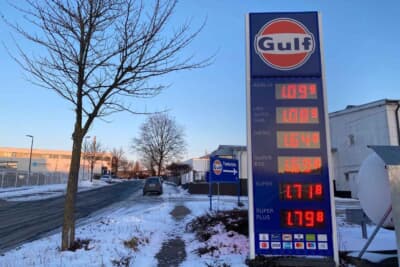 帰りはアウトバーンを一旦降りて給油を。ドイツでガルフ（Gulf）のガソリンスタンドを見たのは、じつは初めて。店内にはル・マン24時間レースの映像が流れており、ステキな感じ