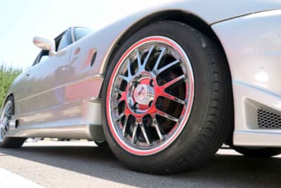 スズキ カプチーノ：足もとにはSSRのプロフェッサーMS1Rを履く。タイヤは前後とも175/50-16でフェンダーと干渉することなくスッキリ収まる