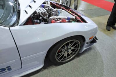 マツダ RX-7:さりげないワイドフェンダーはパンスピード製を採用している