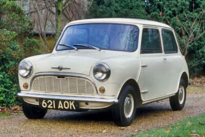 1959年に誕生したミニは、直列4気筒エンジンを横置きして前輪を駆動するモデル