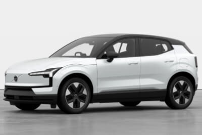 ボルボEX30 Plus Single Motor Selection：実用性の高いLFPバッテリー搭載。ボディカラーはクリスタルホワイト
