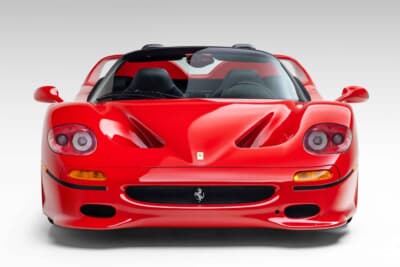 880万5000ドル(邦貨換算約13億7010万円)で落札されたフェラーリ「F50」(C)Courtesy of RM Sotheby's