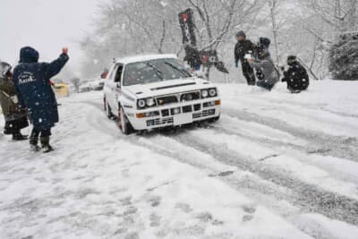 スタート直後、急激に天候が悪化し始めた競技コース