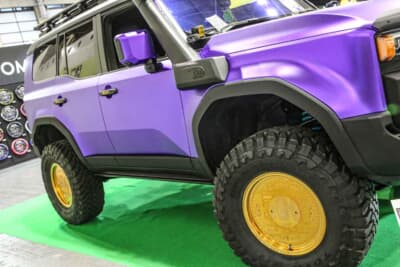 トヨタ ランドクルーザー250：「500円玉って丸いよね」との代表のひと言から製作がスタートしたそうなのだが、それをワンオフの削り出しで実現してしまうのはもはやクレイジーなレベル