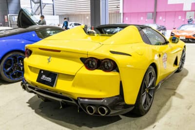 2021年式 フェラーリ 812GTS:リトラクタブルハードトップを格納した際のエレガントなトンネルバック形状が美しい。最高峰のGT性能とオープンドライブの解放感を両立させた跳ね馬のフラッグシップスパイダーだ