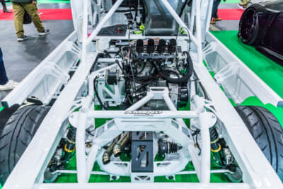 AMEND プレデター：キャビン部分にロールバーが追加され、その後方にはハヤブサエンジンを搭載するためのメンバーが追加されている