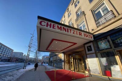 旧東ドイツ時代のケムニッツでもっとも格式高い高級ホテル、ケムニッツァー・ホフ。レトロ感のあるエントランスが良い雰囲気