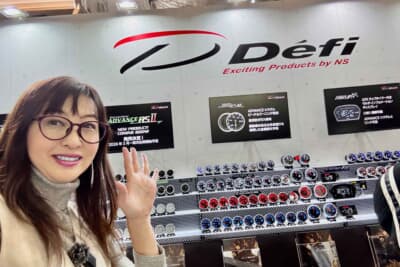 日本精機はOEMだけでなく、一般ユーザー向けの「Defi（デフィ）」という自社ブランドも展開しています