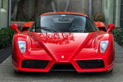 930万ドル（邦貨換算約14億4580万円）で落札されたフェラーリ「エンツォ フェラーリ」（C）Courtesy of RM Sotheby's
