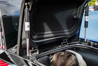 マツダ オートザム AZ-1:ガルウィングのダンパーもまだ手に入るとオーナーの森さんは言う