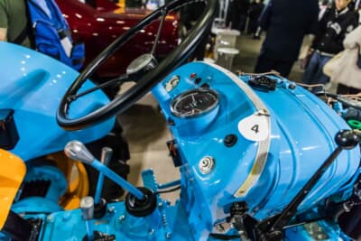 ランボルギーニ 3352R：鉄板剥き出しのダッシュパネル