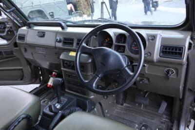 三菱製の1/2tトラックの