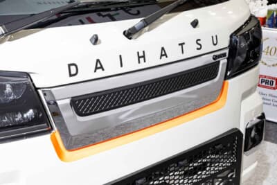 ダイハツ ハイゼットトラック ジャンボ EXTEND3：フロントグリルはアクセサリー用品の純正でラインナップされているアイテムを使用している