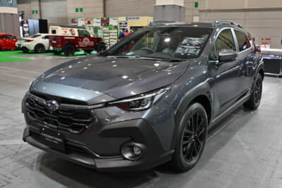 クロストレック プレミアム S:HEV EXをベースにSTIパーツを装着したクロストレック ストロングハイブリッド STIパフォーマンス