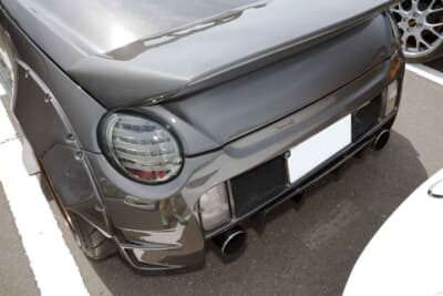 ダイハツ コペン：リアのエアロも空力アップを考慮した組み合わせだ。とくに下まわりのディフューザーは、高速道路やサーキットの直線で効果を発揮しそうだ