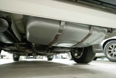 トヨタ セリカ カムリ 2000GT：燃料タンクは70系カローラ用を流用。給油口のエクステンション加工などを施し、実用性を高めている