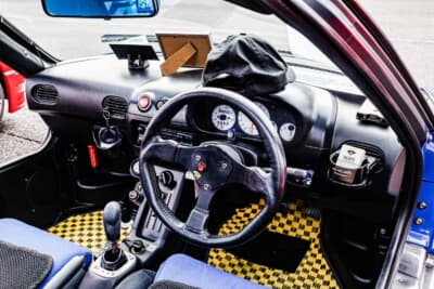 マツダ オートザム AZ-1:ステアリングは変更されている