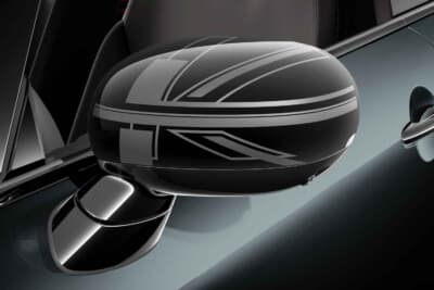 MINI Countryman Shadow Edition：ドアミラーは特別仕様ならではのヘリテージ・ミラー・キャップを装備