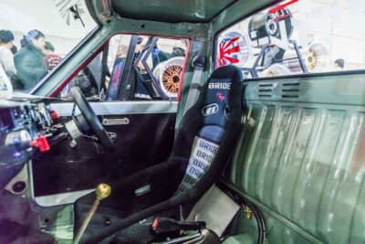 日産 サニートラック： ダッシュボードやドアパネルをフルカーボン化したストイックな内装