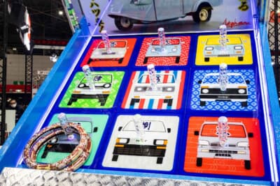 ダイハツ ハイゼット トラック PTO ダンプ 大発命:荷台には歴代のハイゼットのイラストが描かれている