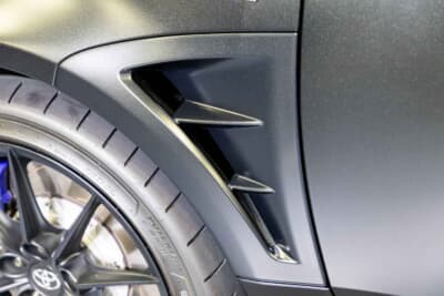 GRヤリス Sébastien Ogier 9x World Champion Edition：タイヤハウス内の圧力を逃がし、リフトを抑制する実戦的な装備