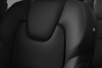 ボルボXC90 Ultra T8 AWD Plug-in hybrid Black Edition:シートにはチャコールカラーのファインナッパレザーを採用