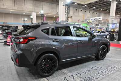 クロストレック プレミアム S:HEV EXをベースにSTIパーツを装着したクロストレック ストロングハイブリッド STIパフォーマンス