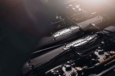 ランボルギーニ 350GTのエンジンは、1963年にエンジニアのジオット・ビッザリーニが設計した。このエンジンは、元々レース用として開発された