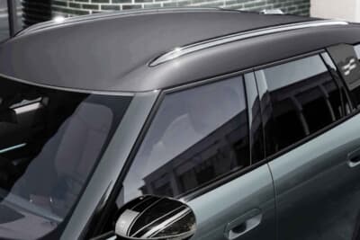 MINI Countryman Shadow Edition：シグニチャーデザインとなるルーフカラーは、もちろんブラック