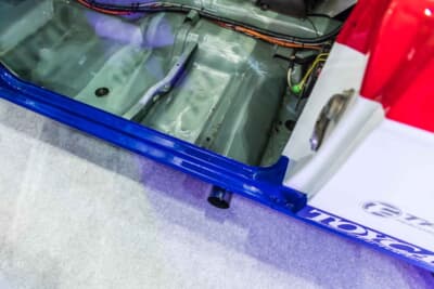 日産 サニートラック： 助手席フロアを加工してまで突き通したこだわりのサイド出しマフラー