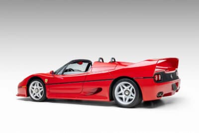 880万5000ドル(邦貨換算約13億7010万円)で落札されたフェラーリ「F50」(C)Courtesy of RM Sotheby's