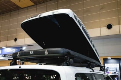 トヨタ プロボックス：FRP素材の良さを生かして、少々の傷なら気にせず林道アタックできそうです