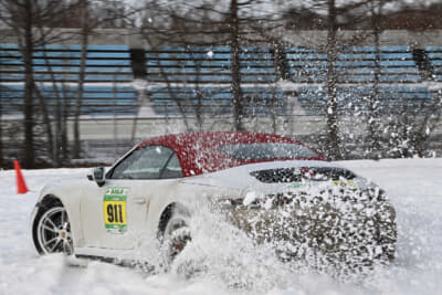 FR車のGR86、ラリーでおなじみのGRヤリス、スバル各車、そして本格4駆にピックアップトラックまで国内外のさまざまな車両が参加